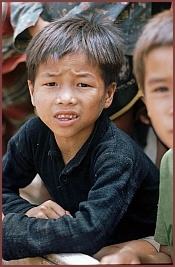 Nam Ou: Dorf Hat Bang - Kinder