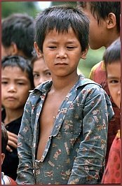 Nam Ou: Dorf Hat Bang - Kinder