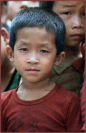 Nam Ou: Dorf Hat Bang - Kinder