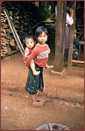 Ebene der Tonkrge - Umgebung von Phonsavan: Kinder