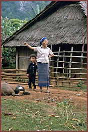 Ebene der Tonkrge - Hmong-Dorf Ban Tha Choke (Chock)