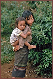 Ebene der Tonkrge - Hmong-Dorf Ban Tha Choke (Chock)