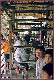 Ebene der Tonkrge - Ban Phon Muang