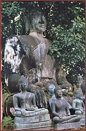 Ebene der Tonkrge - Muang Khwan (Muong Khoun): Reste des Tempels