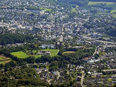 Blick von Norden auf das Kloster und das Stadtzentrum P1360414_Meschede