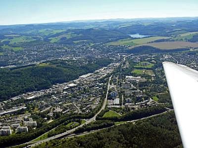 Blick nach Südwesten, Gartenstadt, Innenstadt, Hennesee P1360416_Meschede_Gartenstadt_Hennesee