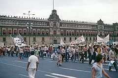 Demonstration vor dem Palacio Nacional