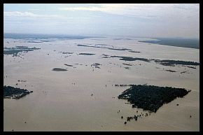 Luftaufnahme von Bagan - berschwemmungen am Irrawaddy