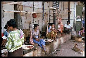 Bagan: Markt in Nyaung-Oo - Fleischabteilung