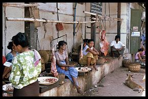 Bagan: Markt in Nyaung-Oo - Fleischabteilung