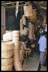 Bagan: Markt in Nyaung-Oo - Korbwaren