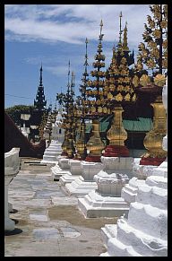 Bagan: Shwezigon-Pagode