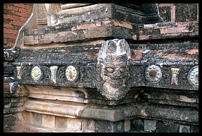 Bagan: Sulamani-Tempel (1183) - Auenverzierung Dmonen