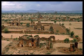 Bagan: Blick vom Payathonzu Tempel