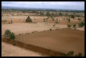 Bagan: Blick vom Payathonzu Tempel