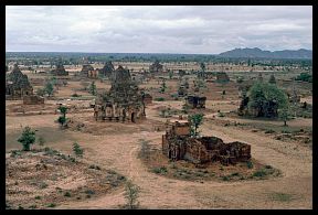 Bagan: Blick vom Payathonzu Tempel