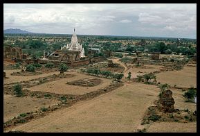 Bagan: Blick vom Payathonzu Tempel