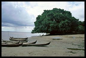 Bagan: Boote am Irrawaddy