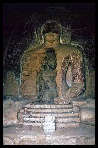 Bagan: Mimalaung Kyaung Tempel - Buddha im Buddha