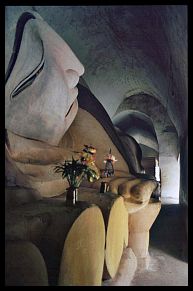 Bagan: Manuha Temple (A.D.1059): Liegender Buddha