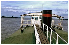 Schiff nach Bagan: Auf dem Dach