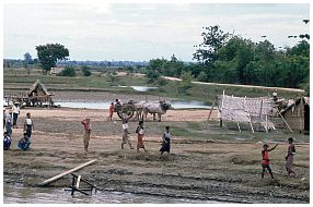 Schiff nach Bagan: Beobachtungen am Ufer