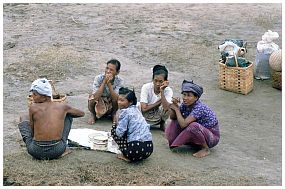 Auf dem Irrawaddy: Beobachtungen am Ufer