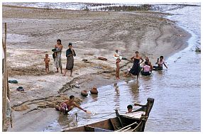 Auf dem Irrawaddy: Beobachtungen am Ufer