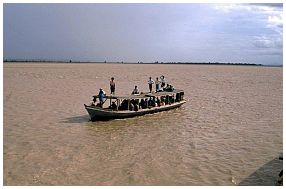 Auf dem Irrawaddy: Transportboot