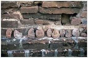 An der Pagode in Sri Ksetra bei Prome/Pyay