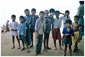 Dorf am Irrawaddy: Kinder