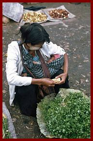 Markt in Taunggyi - Frau mit Baby