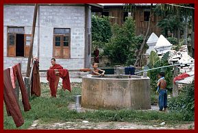 Kloster Shwe Yan Pyay: Brunnen zum Waschen