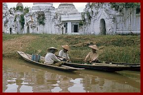 Inle-See: Boote und Pagode bei Ywama