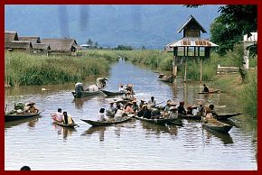 Inle-See: Marktbesucher in Ywama