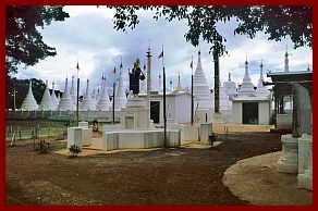 Pindaya-Hhlen - Stupas