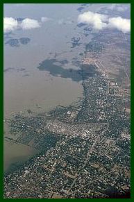 Luftaufnahme zwischen Bagan und Mandalay - Hochwasser am Irrawaddy