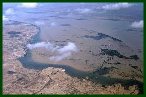 Luftaufnahme zwischen Bagan und Mandalay - Hochwasser am Irrawaddy