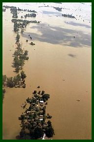 Luftaufnahme zwischen Bagan und Mandalay - Hochwasser am Irrawaddy