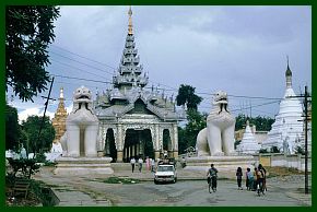 Mandalay: Maha Muni (Arakan) Pagode - Eingang