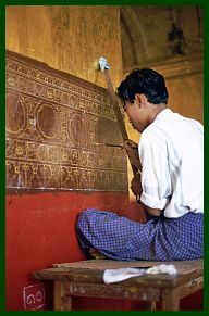 Mandalay: Maha Muni (Arakan) Pagode - Restaurator