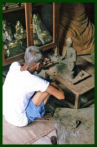 Mandalay: Herstellung einer Form fr den Bronzeguss