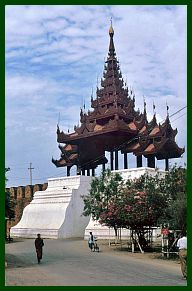 Mandalay: Kniglicher Palast - Tor