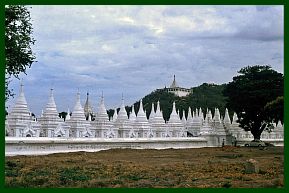 Mandalay: Kuthodaw-Pagode