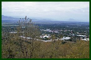 Mandalay-Hill -  Blick auf die Kuthodaw-Pagode