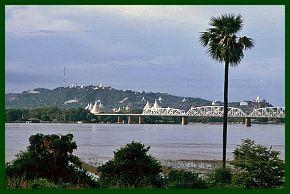 Blick von Ava auf die Hügel von Sagaing