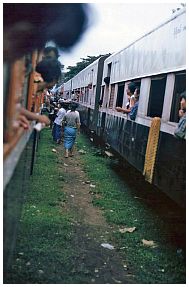 Eisenbahn nach Mandalay: Begegnungsstelle