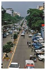 Yangon: Strae in die Stadt