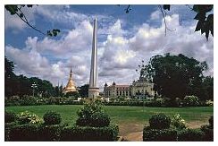 Yangon: Maha Bandoola-Park mit dem Unabhngigkeitsdenkmal, Sule-Pagode und City-Hall