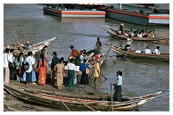 Yangon: Bootsanleger am Yangon-River